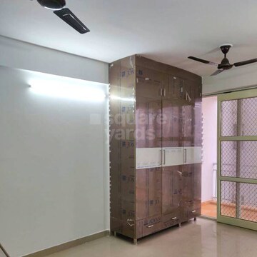 Room in 3 BHK Apartment at Parker White Lily, Sector 8 – for Rent