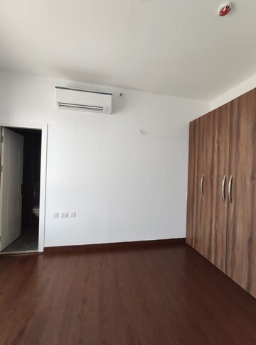 Room in 3 BHK Apartment at Raheja Navodaya, Sector 95 – for Rent
