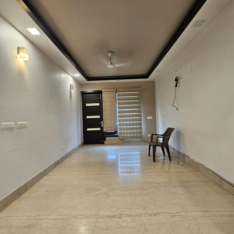 Room, sector 19 3.5 Bedroom 2200 Sq.Ft. Builder Floor In Sector 19 Faridabad 9038987