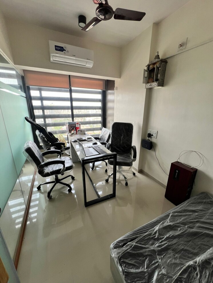 Team Area, dev-atelier Commercial Office Space 520 Sq.Ft. In Prahlad Nagar Ahmedabad 9038993