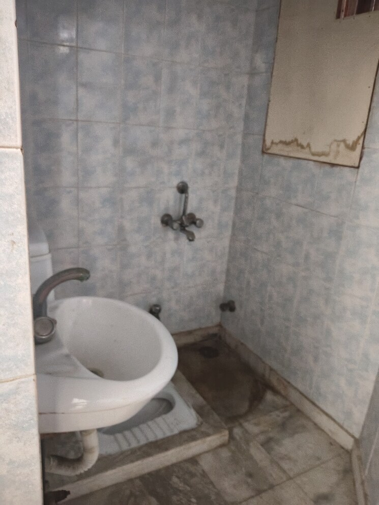 Bathroom, sector 21c 3 Bedroom 1450 Sq.Ft. Apartment In Sector 21c Faridabad 9039060