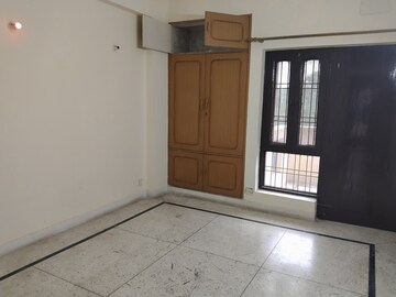 Room in 3 BHK Apartment at Sector 21c – for Rent
