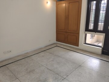 Room in 3 BHK Apartment at Sector 21c – for Rent