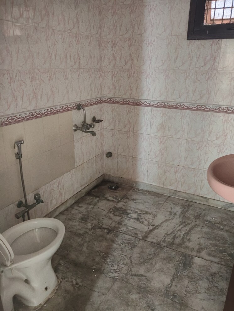 Bathroom, sector 21c 3 Bedroom 1450 Sq.Ft. Apartment In Sector 21c Faridabad 9039060
