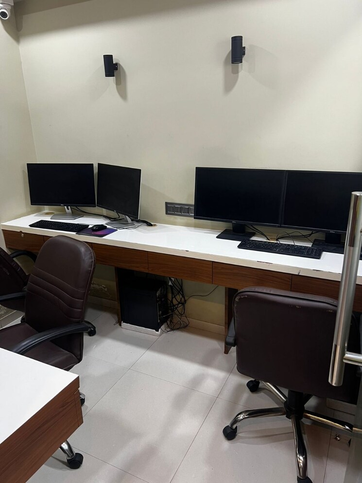 Team Area, ambli Commercial Office Space 535 Sq.Ft. In Ambli Ahmedabad 9039027
