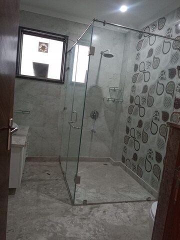 Bathroom in 3 BHK Builder Floor at Unitech South City 1, South City 1 – for Rent
