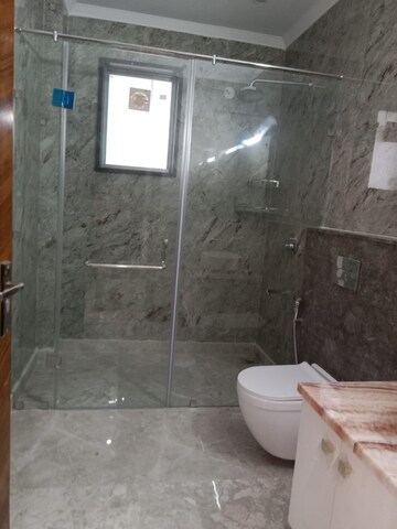 Bathroom in 3 BHK Builder Floor at Unitech South City 1, South City 1 – for Rent