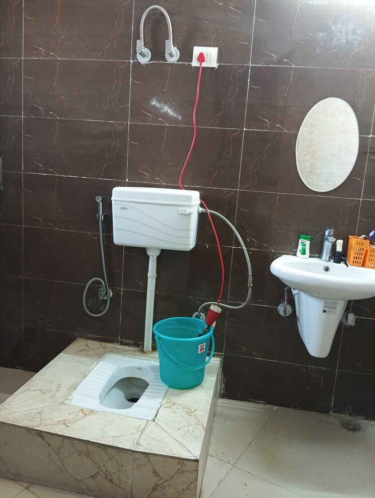 Bathroom, lado sarai 2 Bedroom 90 Sq.Yd. Builder Floor In Lado Sarai Delhi 8972567