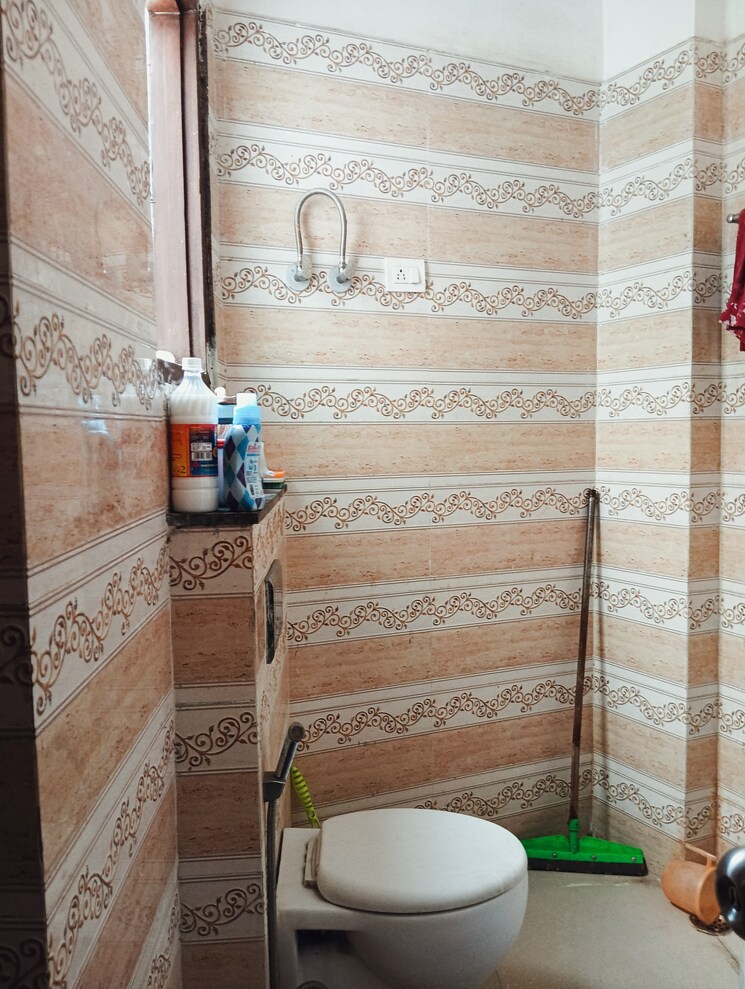 Bathroom, lado sarai 2 Bedroom 90 Sq.Yd. Builder Floor In Lado Sarai Delhi 8972567