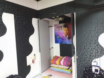 Bedroom in 2 BHK Apartment at Sanpada – for Sale
