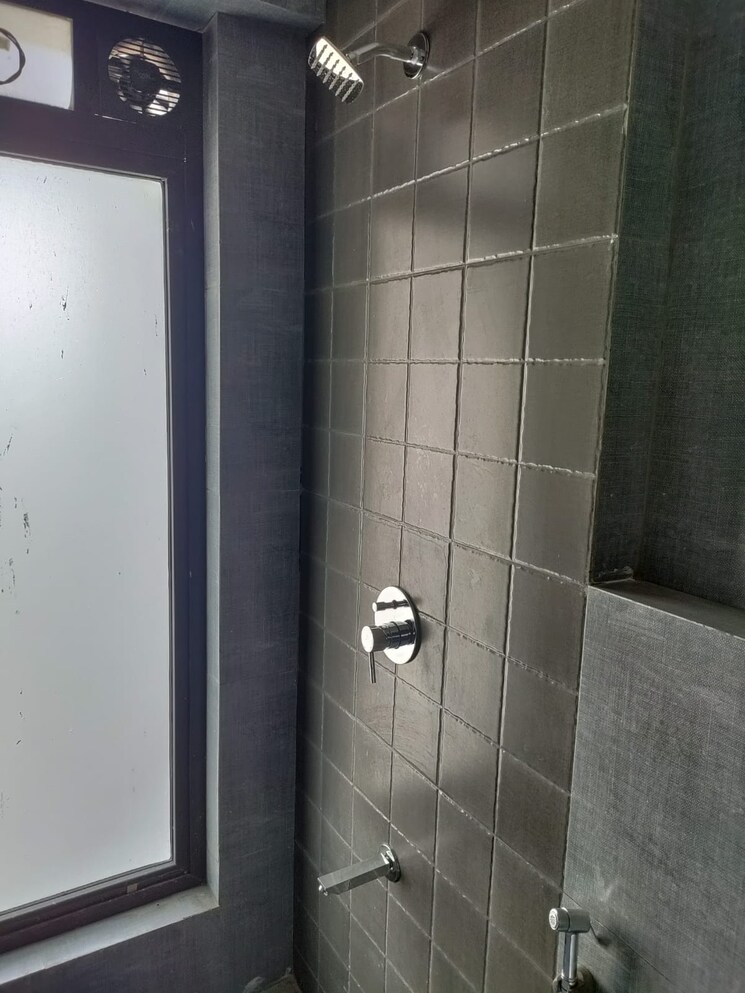 Bathroom, yash-signature 2 Bedroom 1040 Sq.Ft. Apartment In Chembur Mumbai 9039173