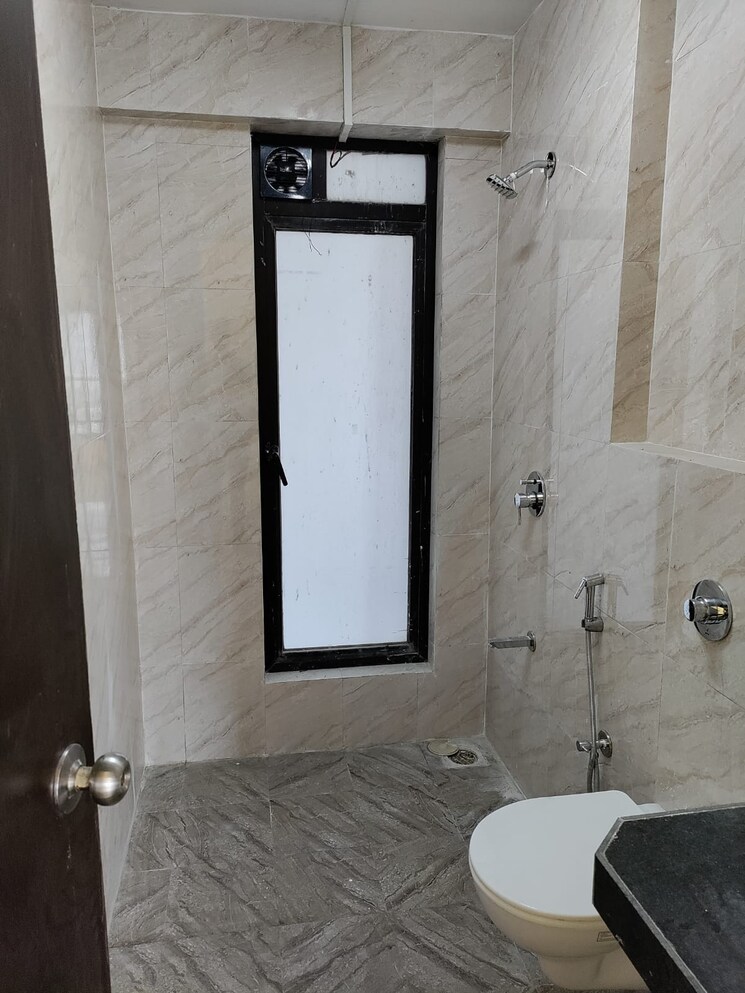 Bathroom, yash-signature 2 Bedroom 1040 Sq.Ft. Apartment In Chembur Mumbai 9039173