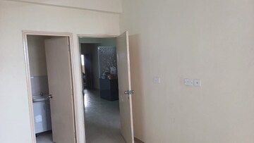 Room in 2 BHK Apartment at Tulip Lemon, Sector 69 – for Rent