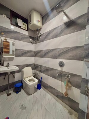 Team Area in 2.5 BHK Builder Floor at Mansa Ram Park – for Sale