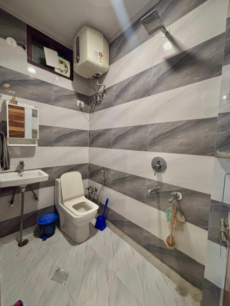 Team Area, mansa ram park 2.5 Bedroom 70 Sq.Yd. Builder Floor In Mansa Ram Park Delhi 9039256