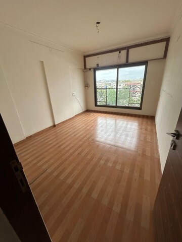 Room in 3 BHK Apartment at Vile Parle East – for Sale