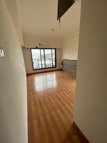Room in 3 BHK Apartment at Vile Parle East – for Sale