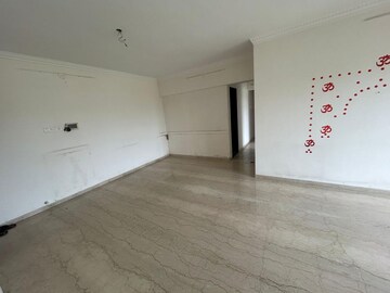 Room in 3 BHK Apartment at Vile Parle East – for Sale