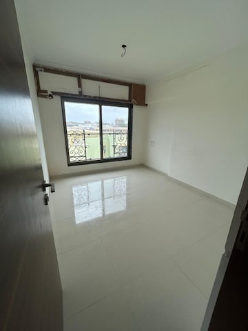 Room in 3 BHK Apartment at Vile Parle East – for Sale