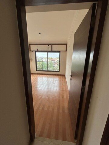 Room in 3 BHK Apartment at Vile Parle East – for Sale