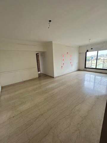 Room in 3 BHK Apartment at Vile Parle East – for Sale