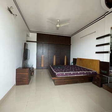 Bedroom in 2 BHK Apartment at Goregaon East – for Rent