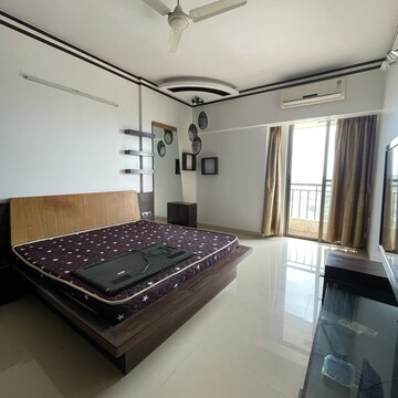 Bedroom in 2 BHK Apartment at Goregaon East – for Rent