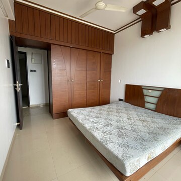 Bedroom in 2 BHK Apartment at Goregaon East – for Rent