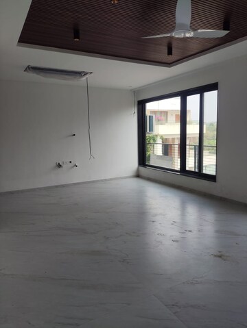 Room in 3 BHK Apartment at Uptown Jubilee, Jubilee Hills – for Rent
