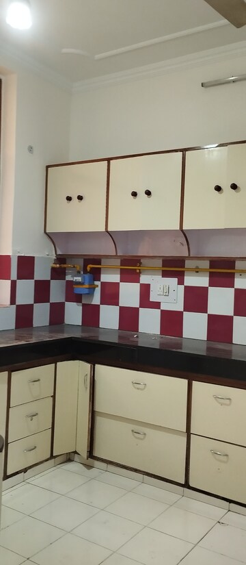 Kitchen in 3 BHK Builder Floor at Sector 39 – for Rent