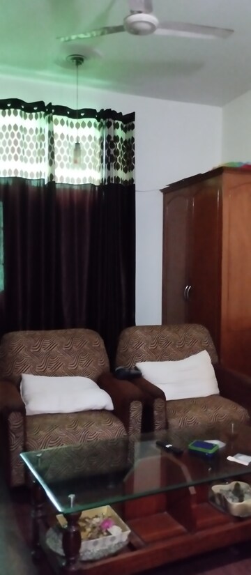 Bedroom in 2.5 BHK Builder Floor at Sector 41 – for Rent
