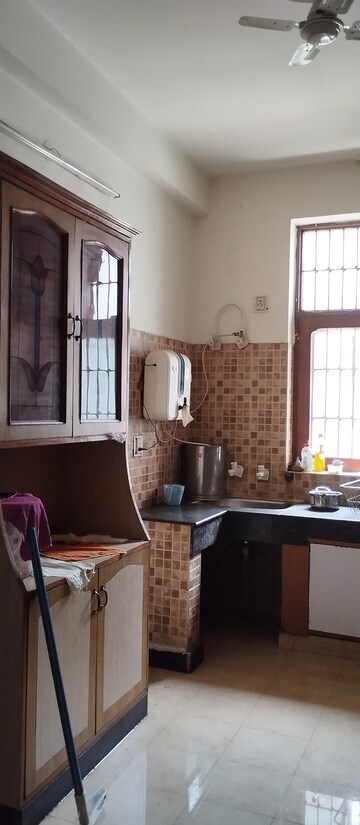 Kitchen in 2.5 BHK Builder Floor at Sector 41 – for Rent