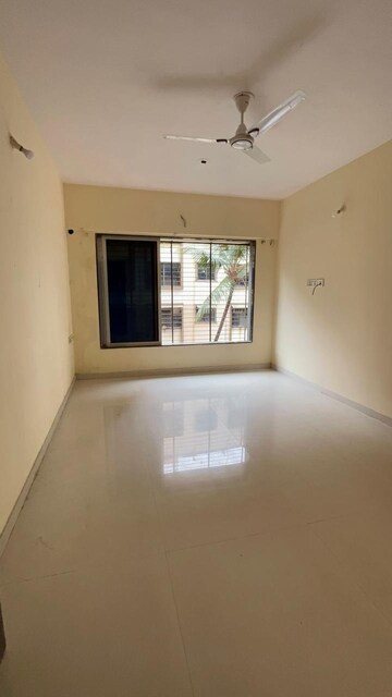Room in 1 BHK Apartment at Malad West – for Rent