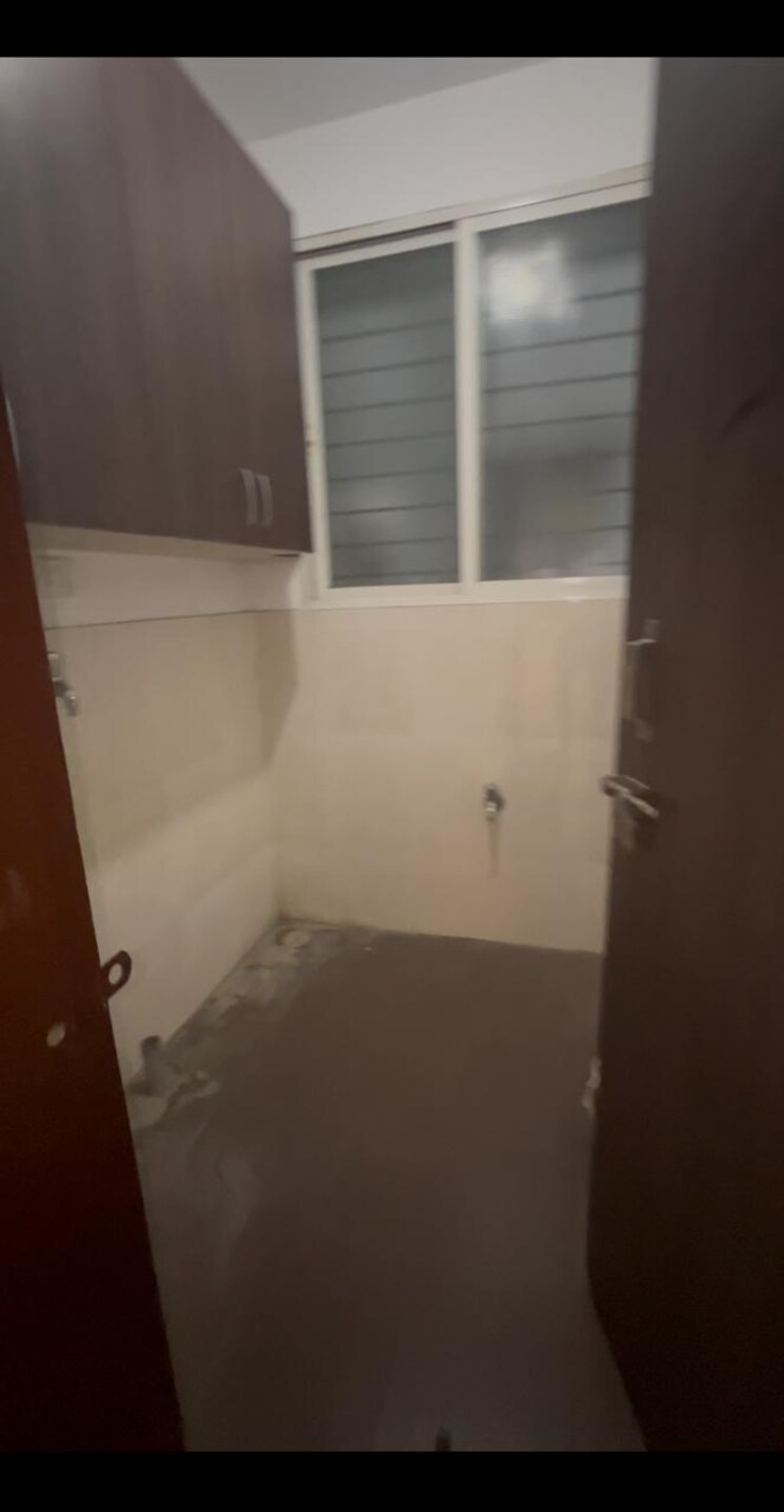 Bathroom, rk-lunkad-akshay-tower 2.5 Bedroom 900 Sq.Ft. Apartment In Wakad Pune 9039418