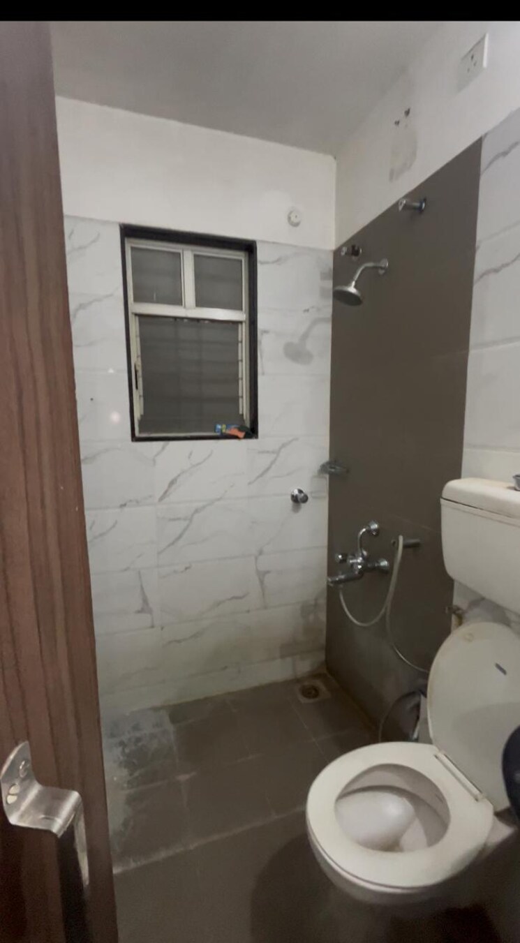 Bathroom, rk-lunkad-akshay-tower 2.5 Bedroom 900 Sq.Ft. Apartment In Wakad Pune 9039418