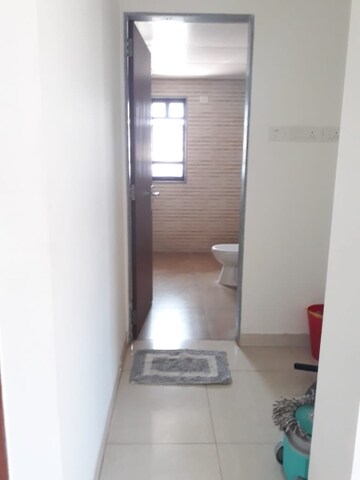 Room in 3 BHK Apartment at Kadamba Plateau – for Rent