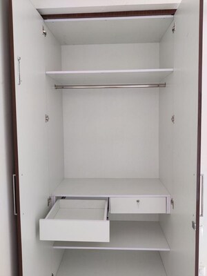 Room in 2.5 BHK Apartment at JM Florance, Tech Zone 4 Greater Noida – for Sale