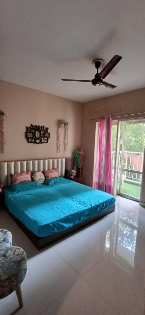 3.5 BHK + Servant Room Apartment For Sale in Bptp Park Grandeura Secto