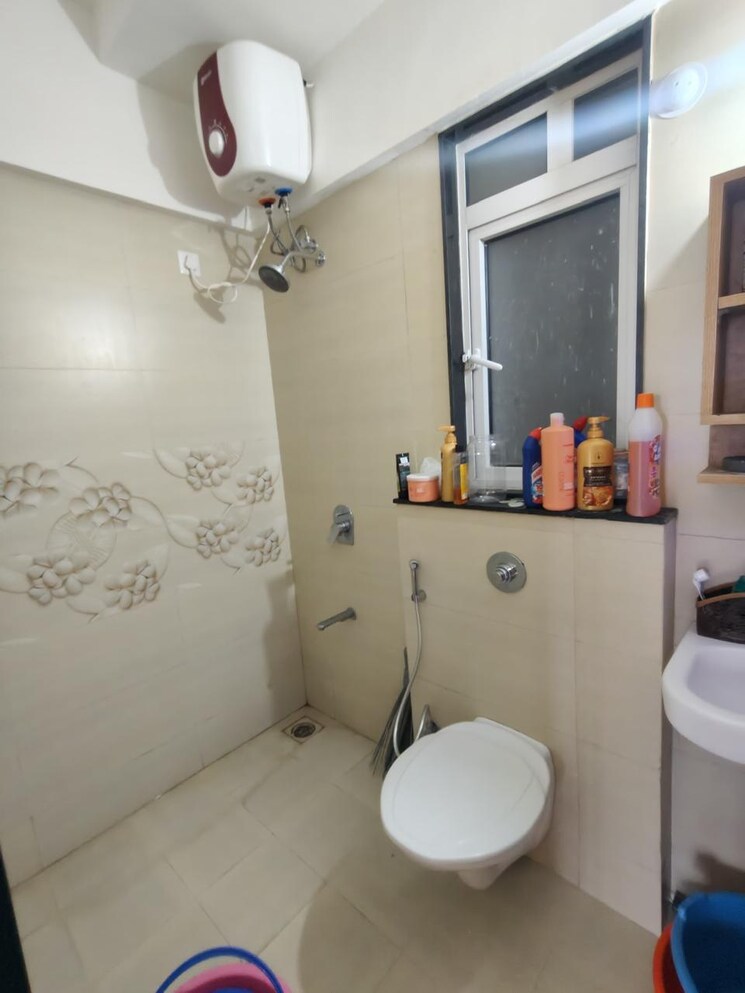 Bathroom, vtp-hilife 2 Bedroom 648 Sq.Ft. Apartment In Wakad Pune 9039539