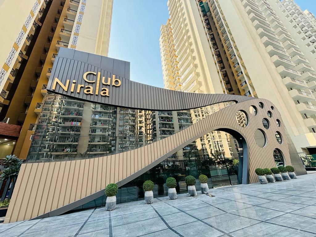 3 BHK + Servant Room Apartment For Sale in Nirala Estate II