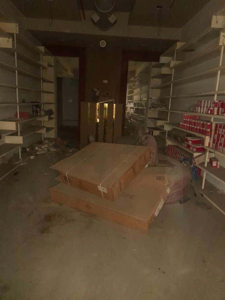 Living Room, phoenix-marketcity Commercial Shop 600 Sq.Ft. In Kurla West Mumbai 9039526