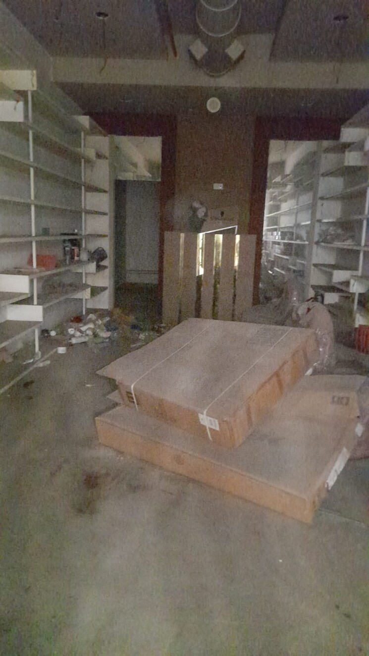 Living Room, phoenix-marketcity Commercial Shop 600 Sq.Ft. In Kurla West Mumbai 9039526