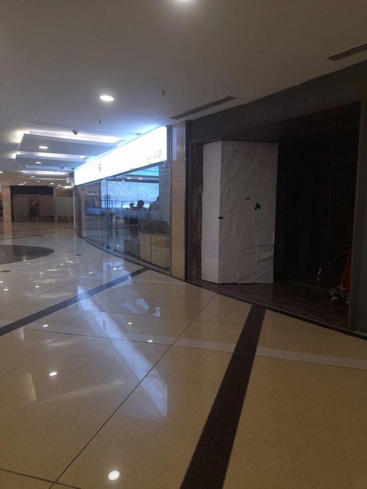 Living Room, phoenix-marketcity Commercial Shop 600 Sq.Ft. In Kurla West Mumbai 9039526