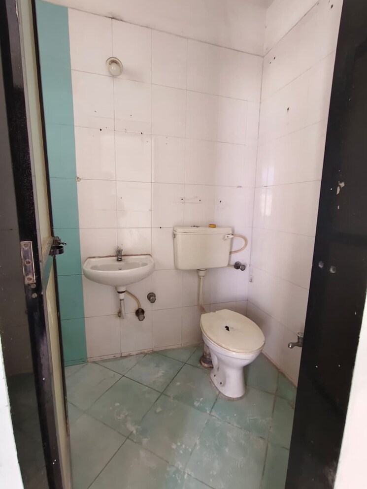 Bathroom, gajra-bhoomi-heights 3 Bedroom 1500 Sq.Ft. Apartment In Kharghar Navi Mumbai 9039553