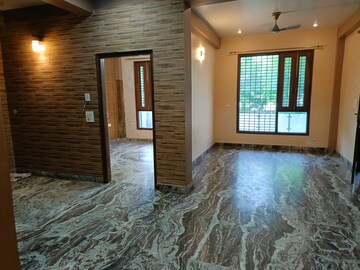Room in 3 BHK Builder Floor at Malibu Shopping Arcade, Sector 47 – for Rent
