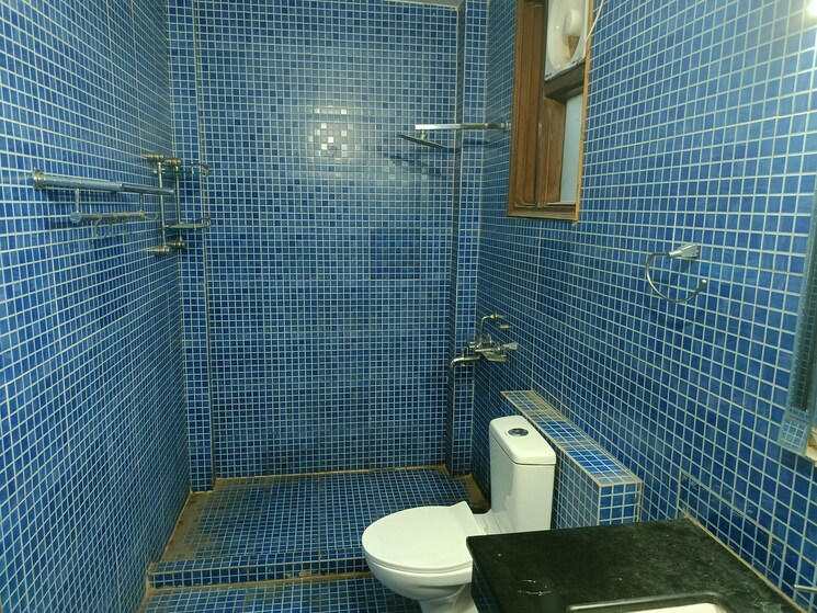 Bathroom, malibu-shopping-arcade 3 Bedroom 1400 Sq.Ft. Builder Floor In Sector 47 Gurgaon 9039633