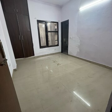 Room in 2 BHK Builder Floor at Saket – for Rent