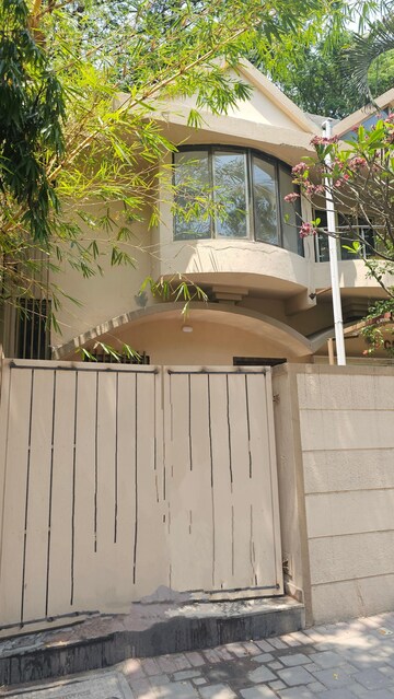 Balcony in 3 BHK Villa at Bramha Paradise, Bund Garden Road – for Rent