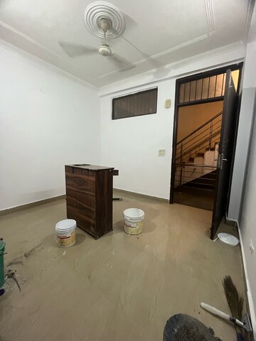 Room in 1 BHK Builder Floor at Saket – for Rent