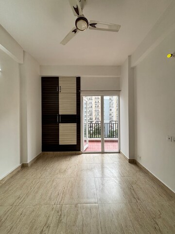 Room in 2 BHK Apartment at Nirala Estate, Tech Zone 4 Greater Noida – for Rent